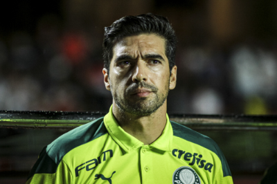 Imagem do treinador Abel Ferreira durante treino do Palmeiras